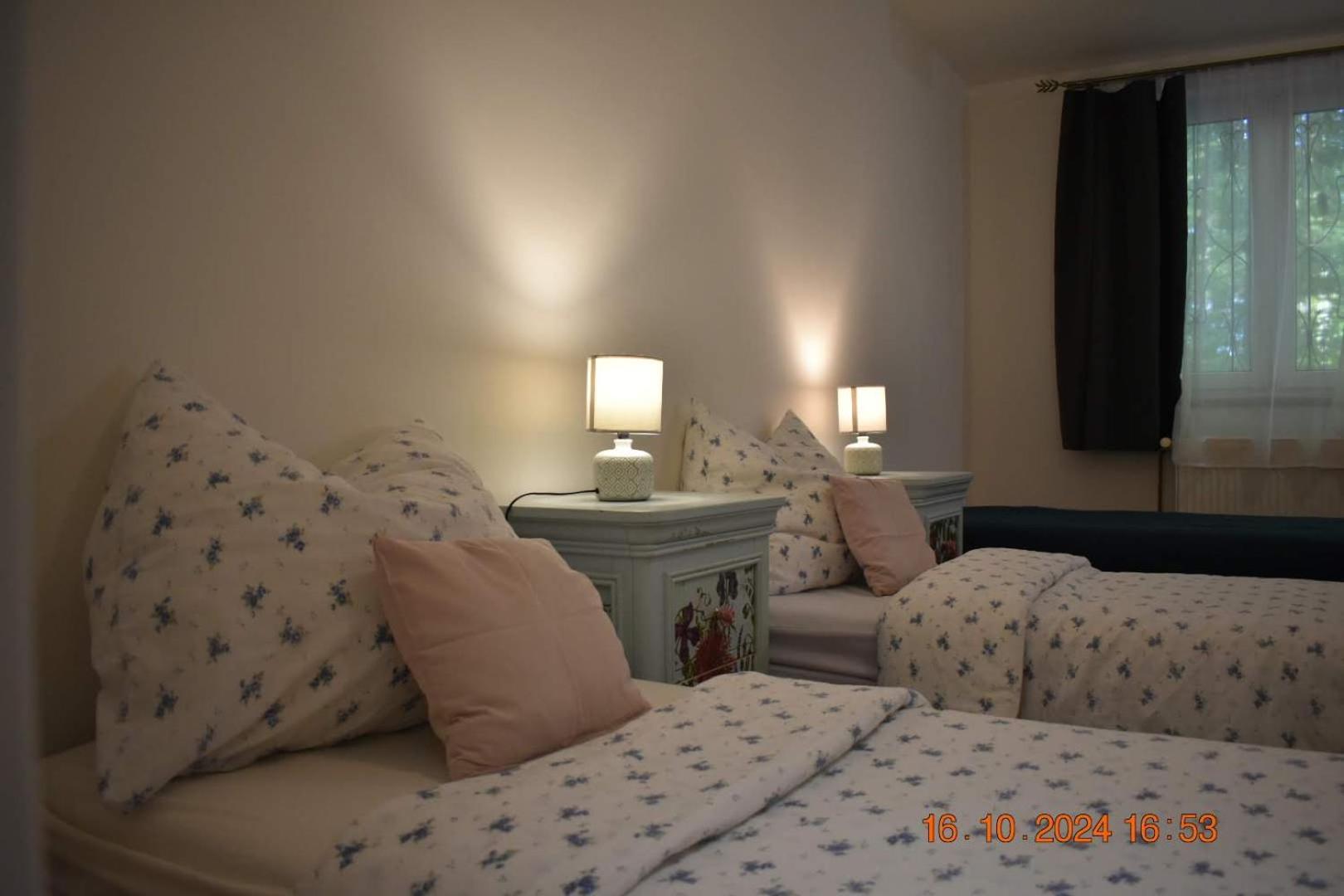 Flynnhouse Hotell Aš Exteriör bild